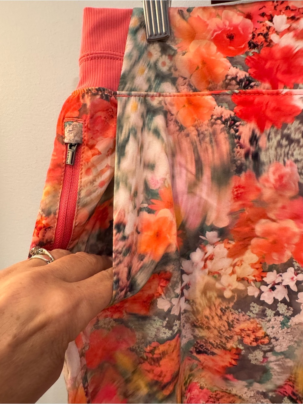Athleta Brooklyn Printed Shorts Floral Blossom Orange Pink Size 16 - Picture 4 of 9